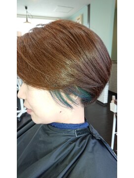 ヘアデザイン フェリーチェ(Hair Design FEliCE) ショート、インナーカラー