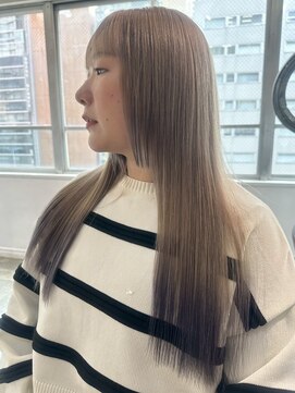 イリ 梅田(ili) ハイライトカラーミルクティーベージュレイヤーカット