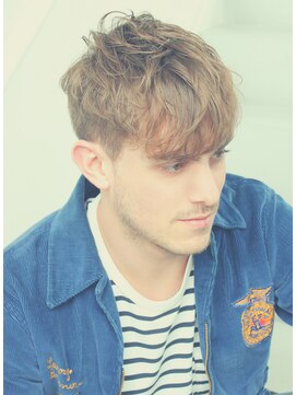 ジジバイワースホワイル(jiji by WORTH WHILE) 刈り上げセンターパートサーフカールフェザーパーママレットヘア