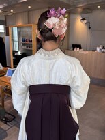 ゼストプラス(ZEST plus)&nbsp;卒業式・袴ヘア｜大人上品なシニヨンアレンジ
