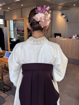 ゼストプラス(ZEST plus) 卒業式・袴ヘア｜大人上品なシニヨンアレンジ