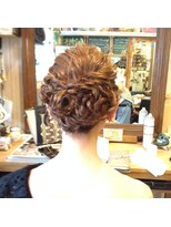ブリキ(BLIK)&nbsp;三つ編みして後ろでお団子風