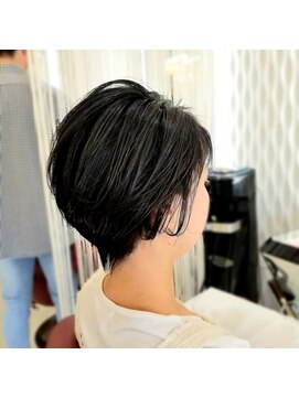 クオリス 赤塚店(QUALIS) 30代40代/ハンサムショート/グラボブ/耳掛け/ダークカラー