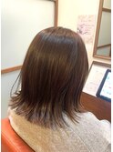 外ハネミディアムヘア