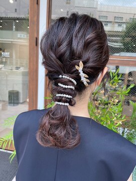 マルカ(MARUCA) 結婚式/お呼ばれに大人可愛い編みおろしローポニー