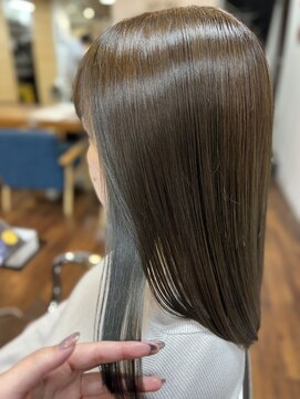 オリーブグレージュ