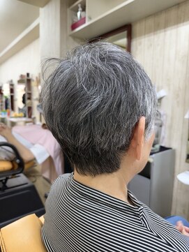 ブレイブシザー(BRAVE SCISSOR) 大人女性に◎シルエット重視のグレイヘアショート
