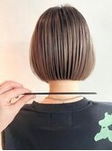 ミルクティーベージュカラーハイライトくびれショートヘア