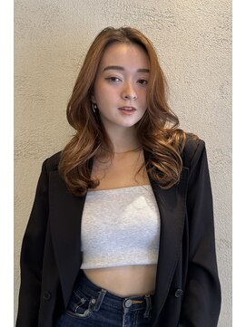 エレノア 新宿新南口(Eleanor) レイヤー×抜け感ベージュ