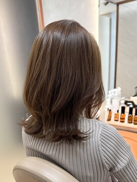 エレノア つくば(Eleanor) 透明感ベージュカラー×ミディアムくびれレイヤー