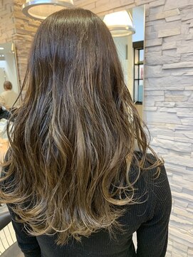 ヘアアンドメイク シークネクスト(HAIR&MAKE SeeK NEXT) 《NEXT 門井》ゆるふわロング×ハイライト アッシュグレー