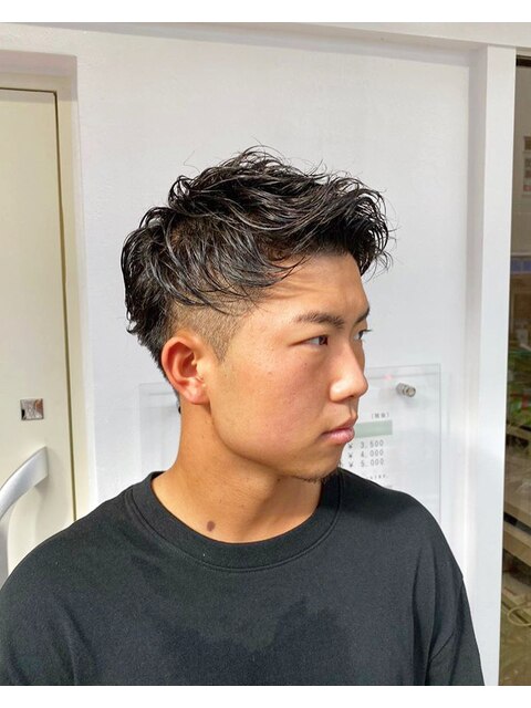 メンズヘアショートレイヤーツーブロックかき上げアップバング