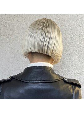 クク(QUQU) 透明感ホワイトブロンド