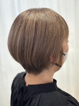 アヴァンス 箕面(AVANCE.) 似合わせカット＋ショート×アディクシーカラー