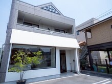 ミントリーフ 田中店(Mint leaf)の雰囲気（大きな窓でやさしい光が差し込む"空間"シロを基調としたサロン）