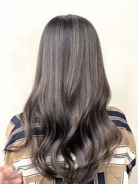 カラフェ(carafe) グレージュ　髪質改善カラー　ハイライト　レイヤーカット　艶髪