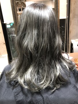 サロンドミルク 原宿(salon de MiLK) スモーキーイルミナグレージュ