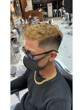 バーバーブロス 吉祥寺店(BARBER BROS) 【LUDLOW BROS. 】KurashigeMiyabiスキンフェード×金髪×パーマ