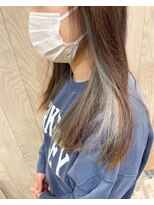 ヘアートゥリース 武蔵小杉店(hair trees)&nbsp;インナーシルバーカラー　ロングスタイル