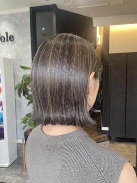 エオル(e'ole) 切りっぱなしボブ×ナチュラルハイライト