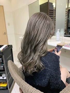 ヘアメイク マルナ 本店(HAIR MAKE MALUNA) 【MALUNA ペコ】定番!透明感グレーカラー