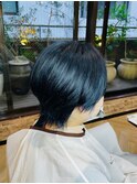 ブリーチカラーでネイビーブラック・ショートウルフ【大村】