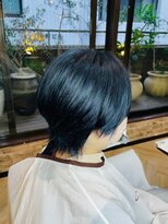 キャラ 池袋本店(CHARA) ブリーチカラーでネイビーブラック・ショートウルフ【大村】
