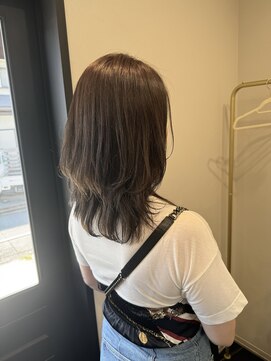 ラヴィン(LOVIN’) ミディアムレイヤー/オリーブグレー/暗髪