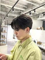 キートス(Kiitos)&nbsp;黒髪　センターパート　ニュアンスパーマ