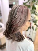 白髪はそのままローライト ベージュ×ピンク　インナーカラー