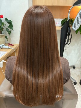 ウイバイファースト(u'i by first) 水素カラーで叶える、思わず触れたくなるツヤ髪