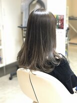 ヘアアンドメイクフリッシュ(HAIR&MAKE FRISCH) [ハイ透明感カラー]グレージュ×セミロングボブ