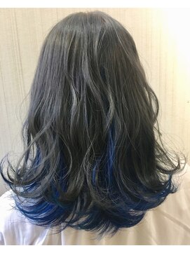 トムキャット(TOM CAT) 春夏カラー ダブルカラーインナーカラーグレージュとブルー