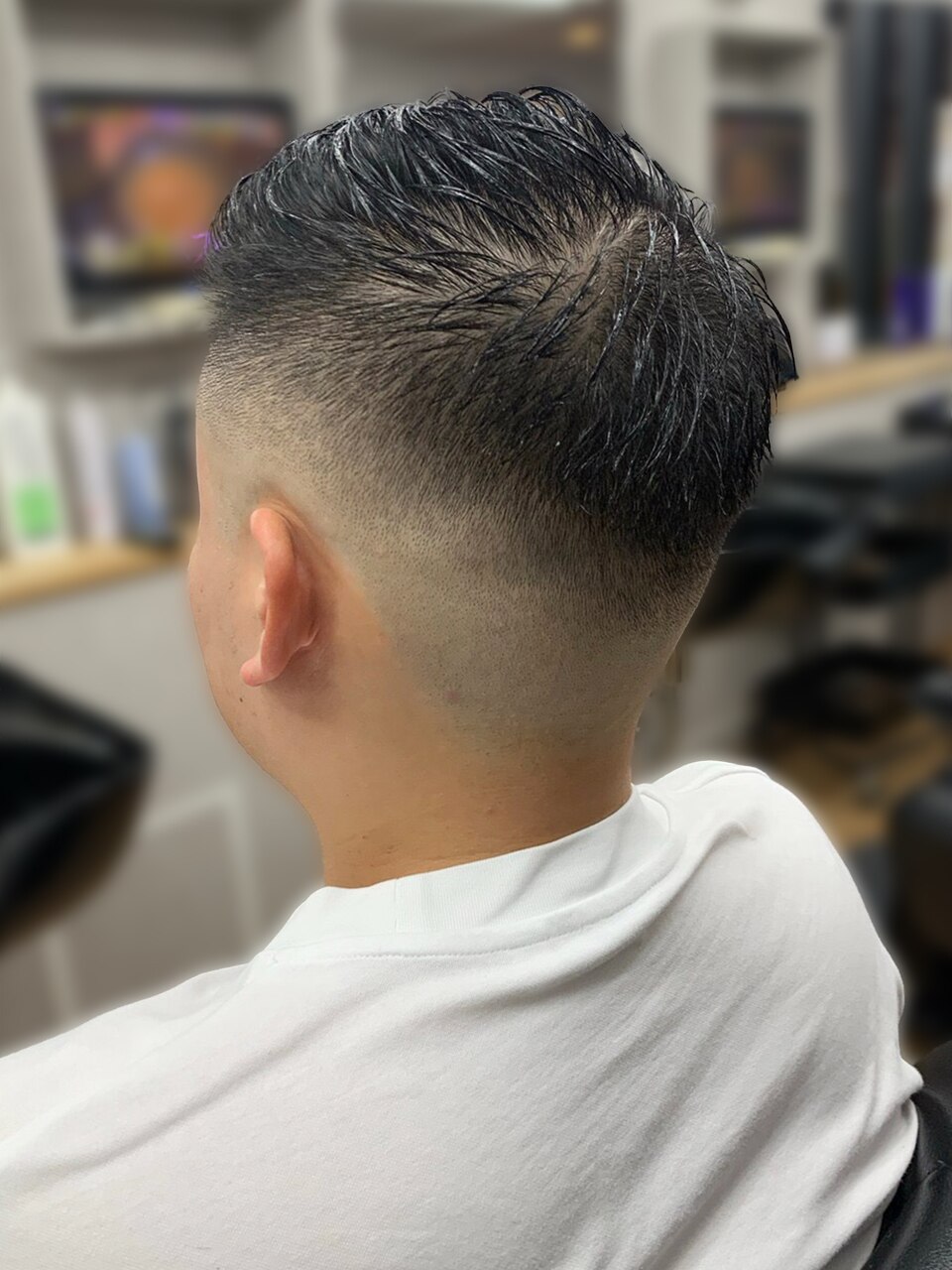 30代40代メンズ刈り上げフェードスタイル短髪ワイルド：L163108366