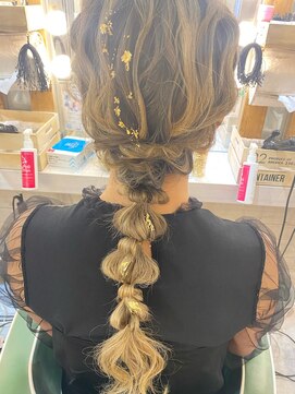 ヘアメイク エンカレッジ(HAIR MAKE encourage) 大人可愛い 編みおろし 金箔アクセ