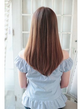 アナ ラーナ(Anna Lanna) 後ろ姿も美人に◎レイヤーカット