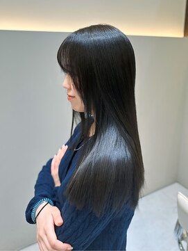 コルソ バイ ケーツー(CORSO by k-two) ダメージを感じさせない、しっとりツヤ髪ストレート