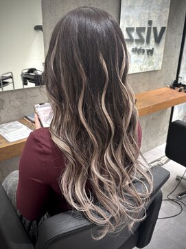 ヴィズバイエリーツ(vizz by elyts) 沖縄エクステ/シールエクステ/レイヤーカット/ハイトーン/北谷