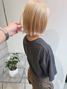 イル(ill) ハイトーン ブリーチ ミルクティーベージュ ホワイト