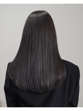 アリー 原宿 表参道(ALLY) ALLY八巻　大人の艶感を引き出すグレイカラー