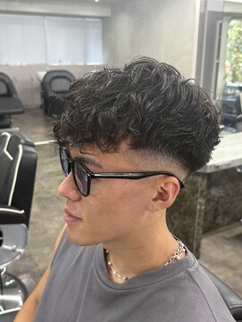 ニコ トウキョウ ロジック(nico TOKYO Logic) スペインカール/スキンフェード/フェードカット/メンズ