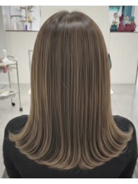 ビューティーミュージアム モア Beauty Museum MORE ストレートスタイル