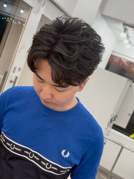 一鳳庵　【イオアン】 ラフカール　メンズパーマ　センターパート