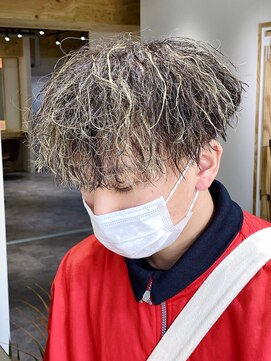 クオル 立川(QOL) 波巻きパーマ／ハイライト／メッシュ／ツイストスパイラル