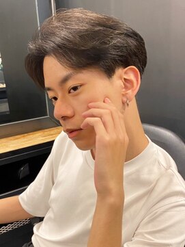 ビンゴ(BINGO) 1095黒髪アッシュブラックセンターパートツーブロック刈り上げ