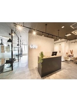 【全席半個室/堺東から徒歩3分】アクセス抜群！全席半個室のサロンで、オトナ女性の美髪体験を楽しもう♪