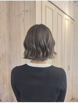 エイミーバイアフロート(amie by afloat) 透明感グレージュ×ハイライトボブ