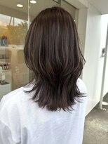 ヒビカ(HIBIKA) 外国人風ハイライト × 大人ヘルシーなくびれミディレイヤー