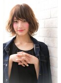 ショートウルフルーズヘアレイヤーミディアムオリーブカラー