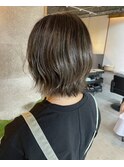 カーキカラー